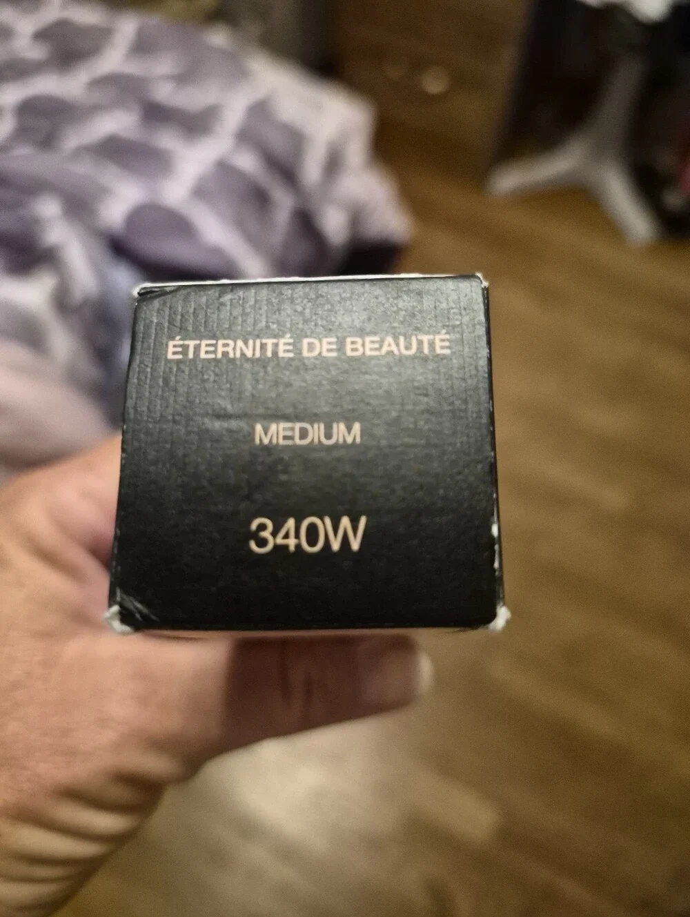 NIB GUCCI Foundation Medium Shade